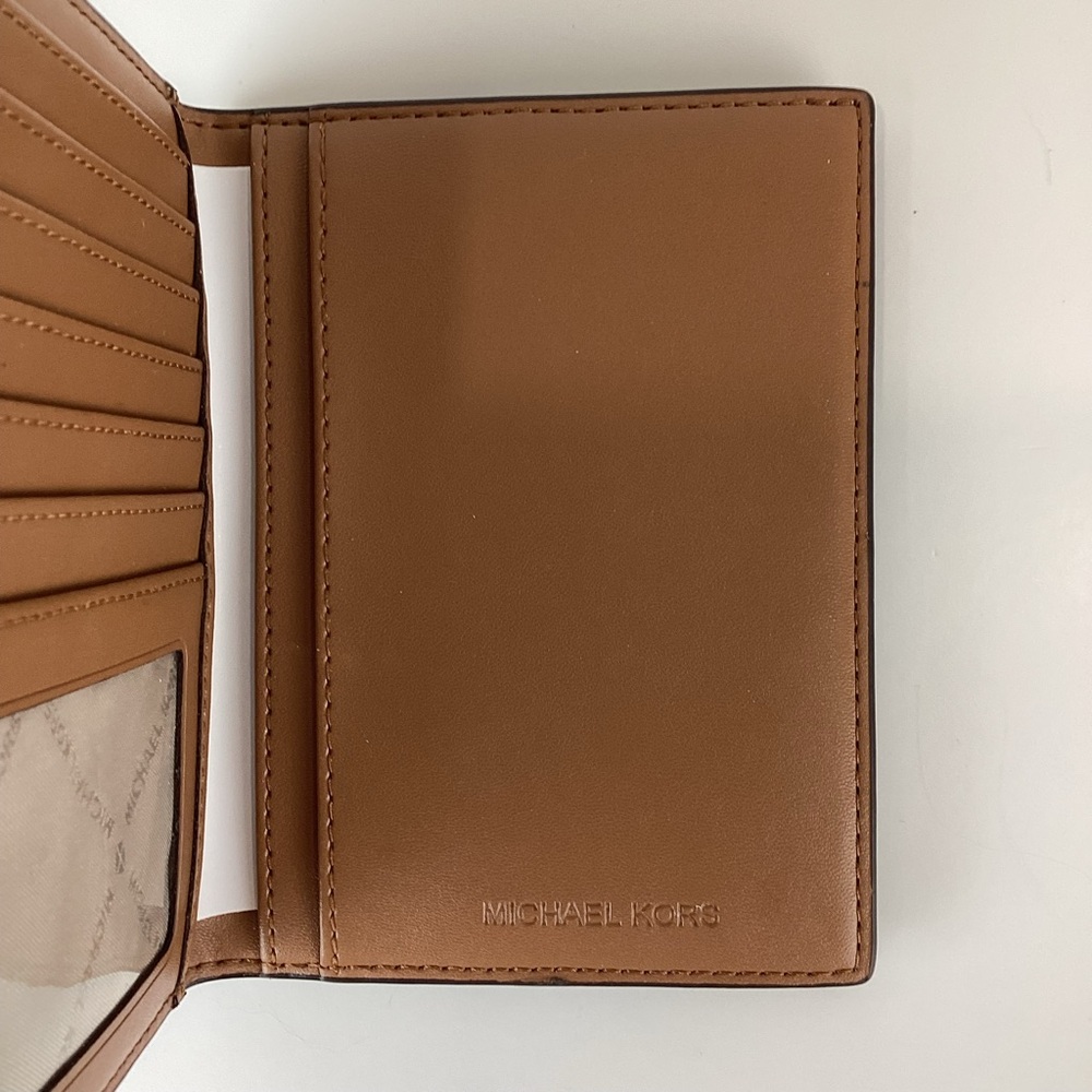 NWT Michael Kors Signature Monogram Brown Leather Jet Set Passport Wallet - Picture 5 of 9